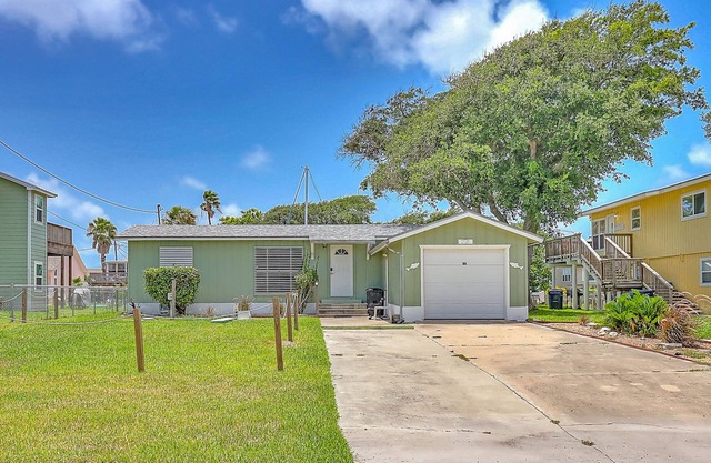 Port Paradise | Snowbird-friendly house in Rockport with water views