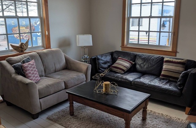 Port Stanley Village 4BR – Walk to Little Beach, Lake Views w/ Hot Tub