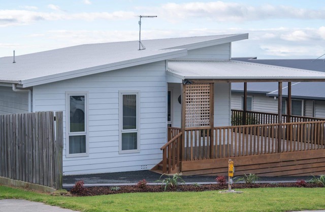 Port View Escape is a spacious 3 bedroom home, offering 2 bathrooms,...