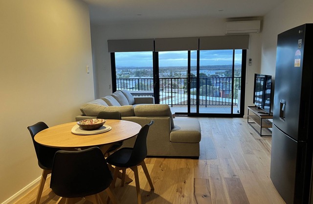 Port View Luxury Apartment - Central with great views