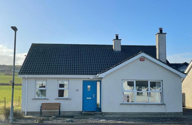 Portballintrae 3 bedroom cosy coastal bungalow