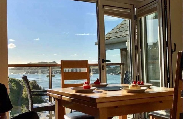 Porth Sands Beachfront Apartment