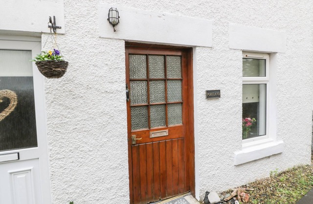 PORTLAND, pet friendly, country holiday cottage in Brodick