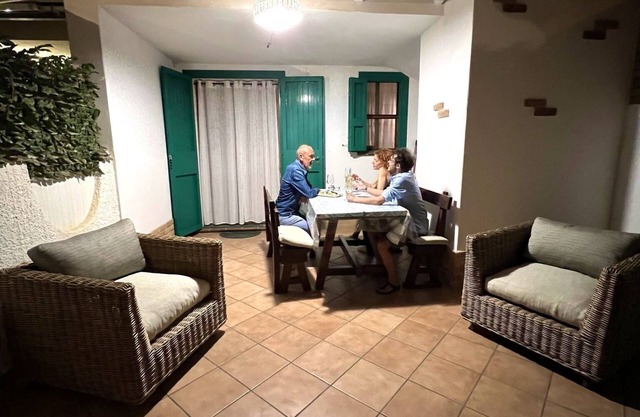 PORTO PINO: Porto Pinetto a 100 metros de la playa de los franceses