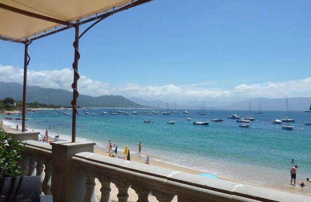 Porto-pollo, en Corse du Sud, Très Belle Villa les Pieds Dans L'eau