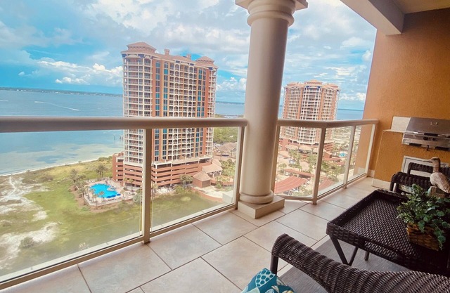 Portofino Pensacola Beach Paradise 2 bedroom 2 1/2 bath dolphin view room