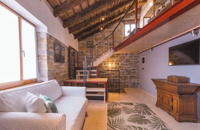 Portole Loft Suite 3
