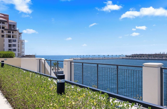 Portside Bliss La Mer 1 BR with Sea View