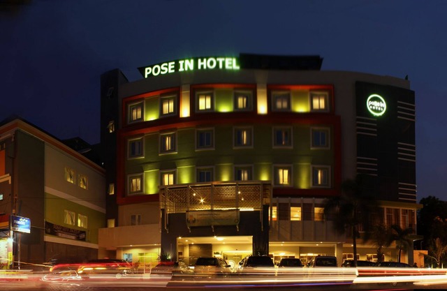 Pose in Solo by Wstay