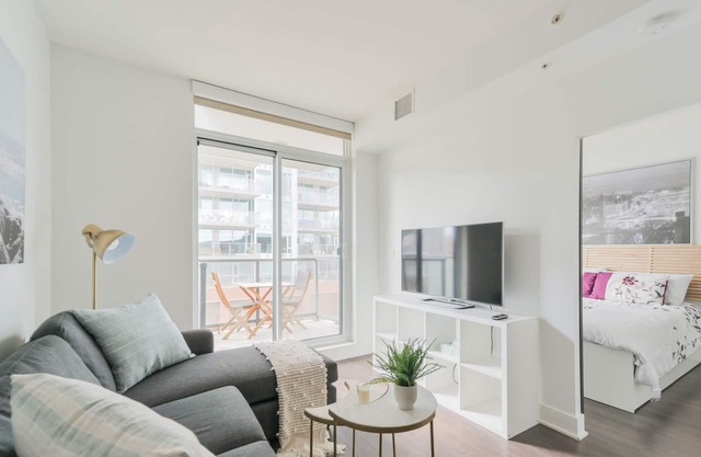 Posh 2BR Condo near Stampede w/ Undrgrnd Parking