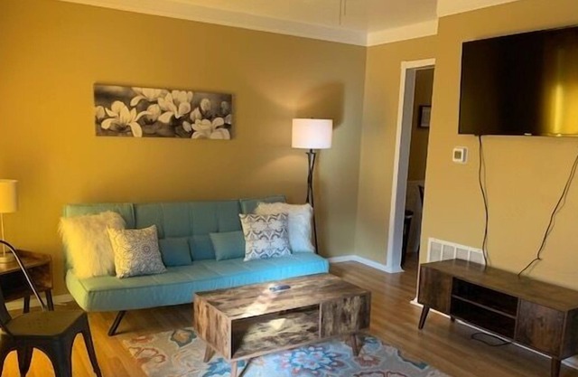 Posh and Practical,1 bedroom condo