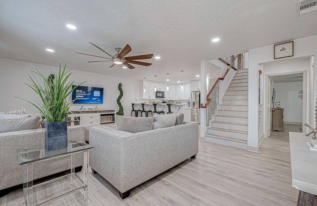 Houston/IAH Escape: Free Parking, Wi-Fi, Sleeps 14, & 10 mins from IAH