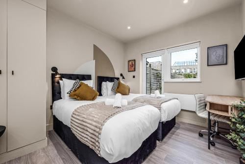 Posh Studio Stay with Functional Kitchenette