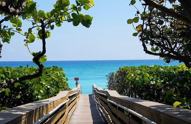 POSHPADZ Presents Villa Tranquila- Private Pool & Tiki Close to Beach Sleeps 10