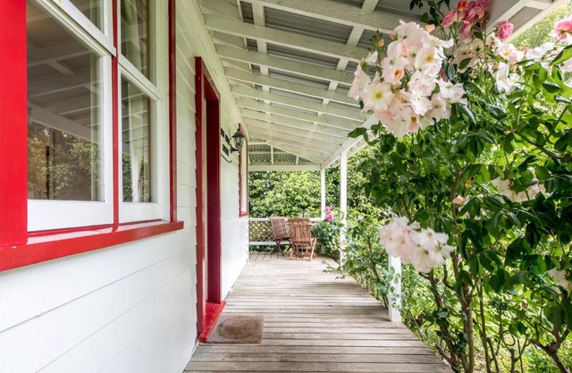 Post Office Cottage - Self catering, escape to the country