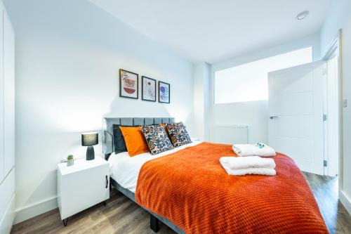 Potters Bar - FREE Parking - Private Bathroom - Netflix - 4 mins walk to station - 20 mins DIRECT TRAINS TO LONDON