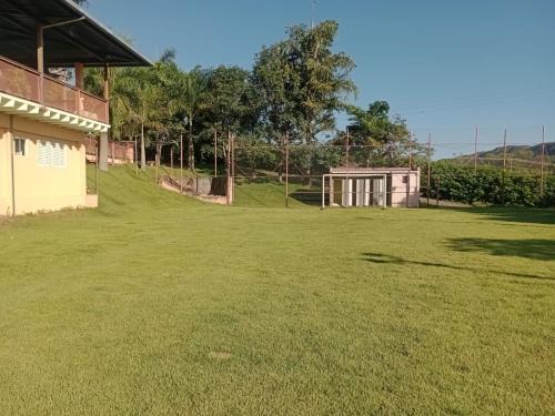 Pousada Vale Verde - Campo de Futebol- Piscina - Vista para Serra