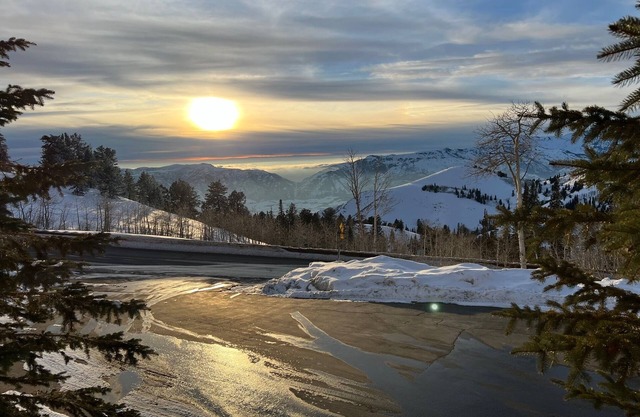 Powder Mountain Ski-in Ski-out 3 Bed / 3 Bath at Powder Ridge Village, Sleeps 8.