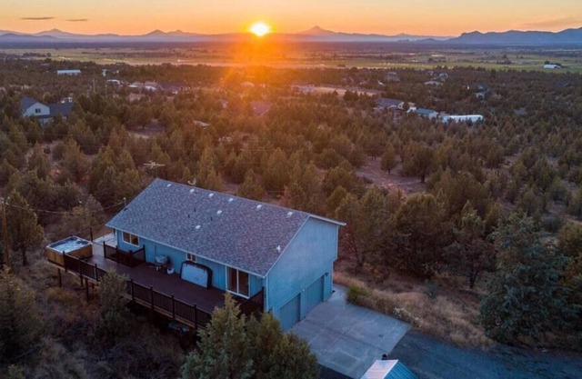 Powell Butte Oasis | Hot Tub + Amazing Views, Powell Butte Oasis | Hot Tub + Amazing Views
