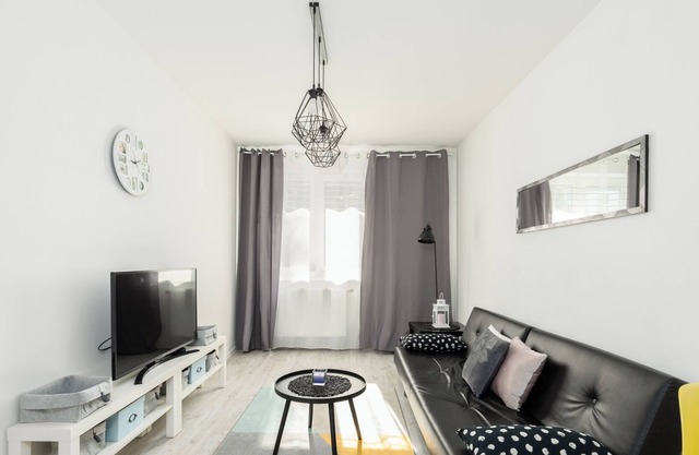 Poznan Apartment Near Old Zoo by Renters