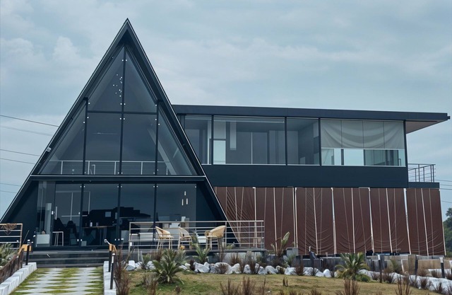 Praan Valley | A-Frame Stay w/ Pool by Homeyhuts
