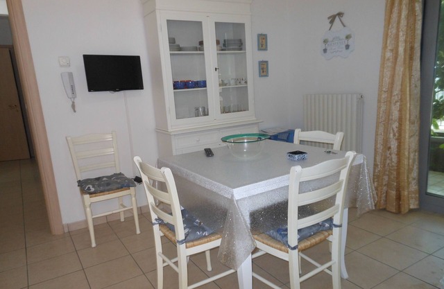 Práctico y acogedor apartamento de tres habitaciones a 50 m de la playa.