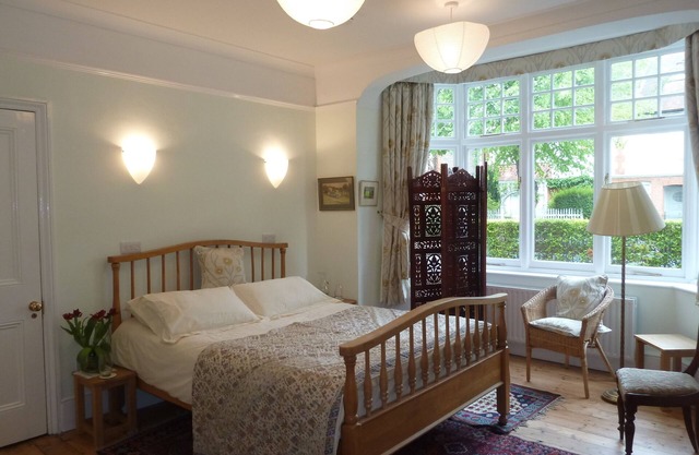 Práctico apartamento independiente de 1 dormitorio en la frondosa calle de Hammersmith