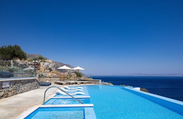 Seafront luxury villa,infinity pool & devine views