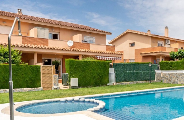 PRECIOSA CASA CON PISCINA EN MIAMI PLATJA CERCA DE PORT AVENTURA