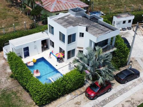 PRECIOSA CASA con Piscina, Jacuzzi y BBQ en Girardot