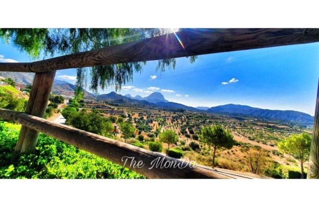 Preciosa casa independiente con piscina privada en la montaña a18km de la playa.