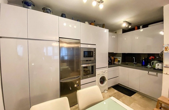 Precioso apartamento situado en Mezquitilla, frente a la playa.