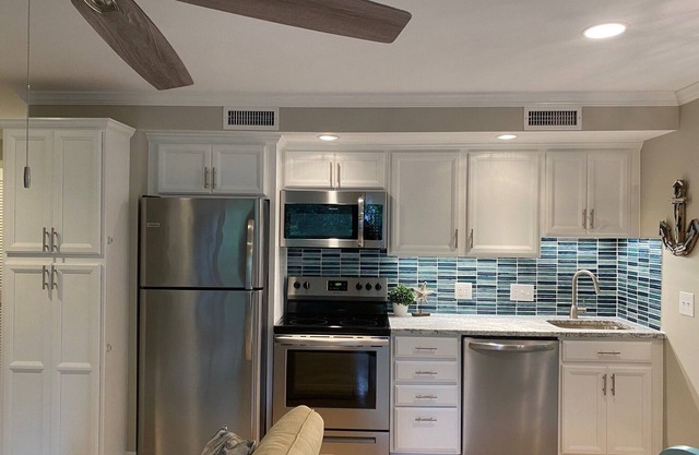 Premier 1 Bedroom Villa. - POOL ACCESS! 1 minute walk to the Beach!