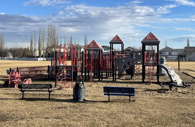 Premier 3-Bed Hideaway | Heart of Grande Prairie