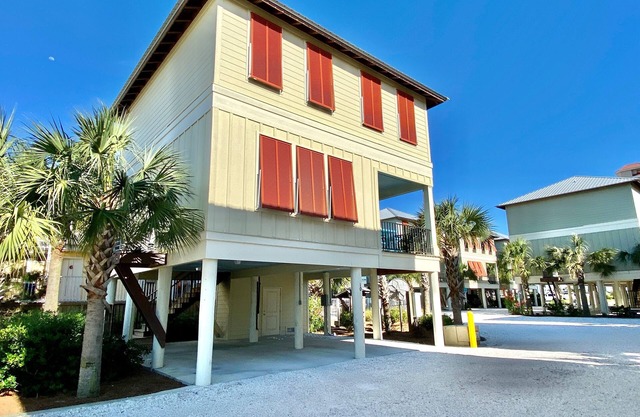 Premier Coastal Home - Pool, All Beach Equipment Provided! Pets stay FREE!