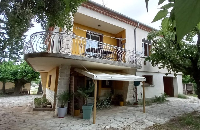 Premier Étage D'une Maison au Milieu des Lavandes