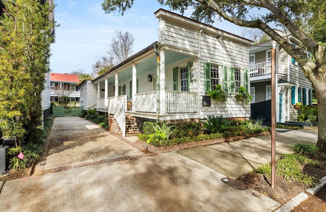 Historic Treasure | Walk to King | Private Courtyard