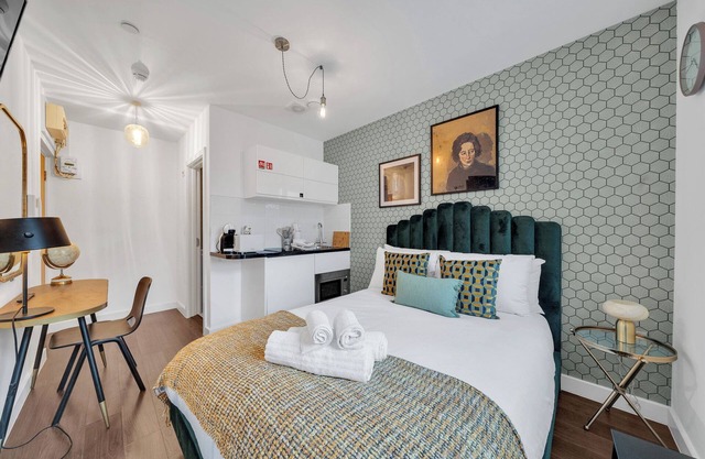 Premier Studio Bliss: Your Perfect Central Stay!