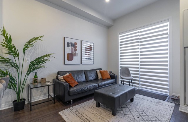 Premium 1 Bed w/ Rental Car, WiFi, Netflix and Prime Included