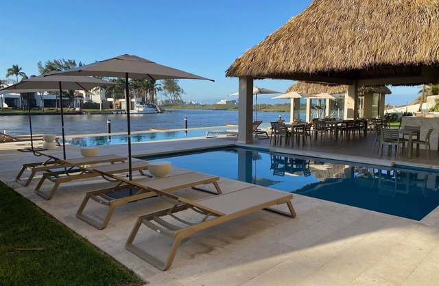 Depto Premiun 2-BED/2-BTHR Aprt with AC, WiFi, 3 pools, en Playas del Conchal