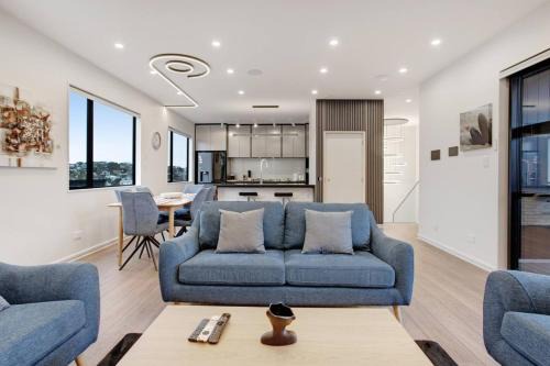 Premium Abode with Lift and Water Views