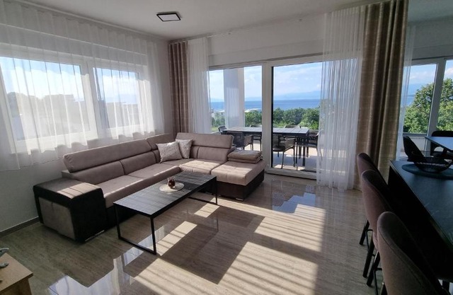 Premium Apartment Luka - Malinska - with heated pool