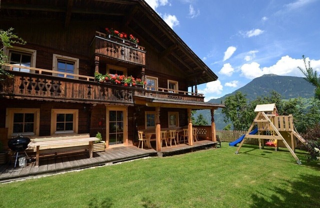 Chalet superior con hidromasaje, sauna, estufa, acceso directo a las pistas.