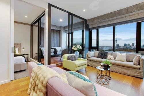 Premium Cityscape Abode w Skytower view & Parking