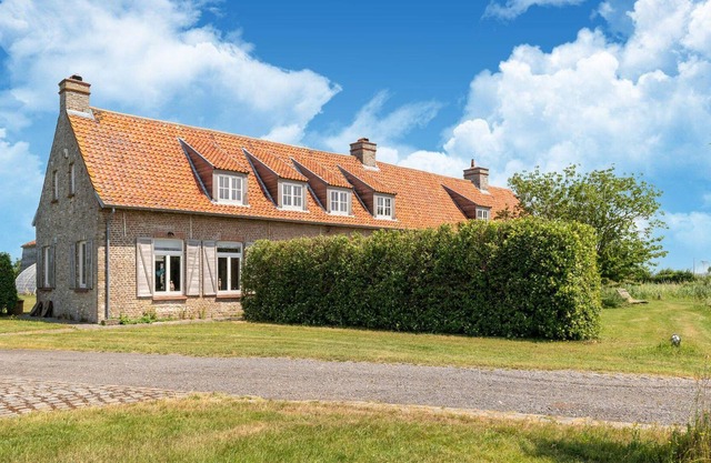 Premium farmhouse in Nieuwmunster with pool