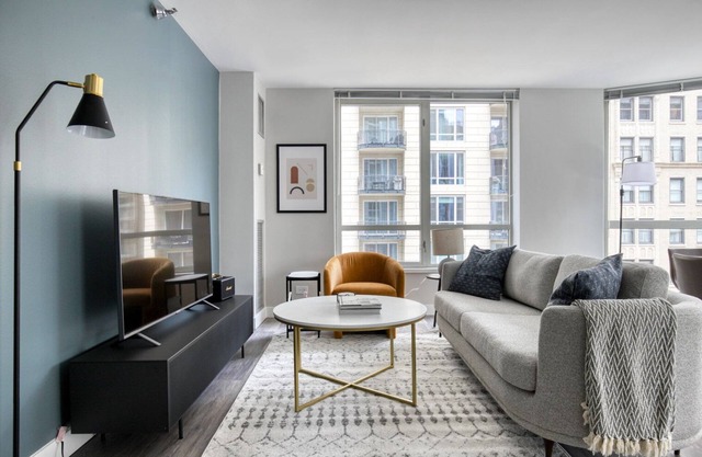 Premium Gold Coast 2BR w/ Gym & Lounge, 1 block to L, by Blueground