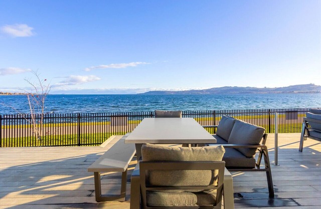 Premium Lakefront Unit - Spa Pool