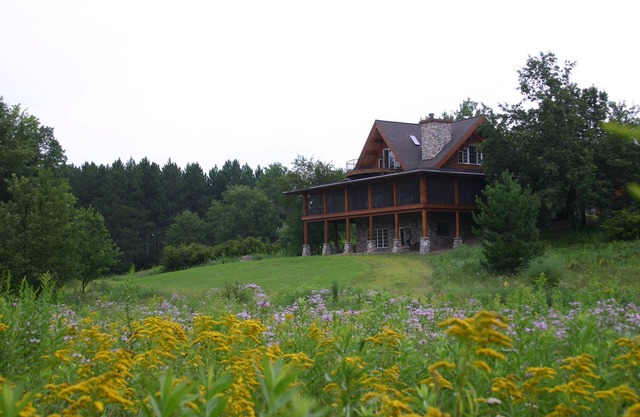 casa de madera de alta calidad en más de 600 acres de bosque privado con lago privado y la línea de costa