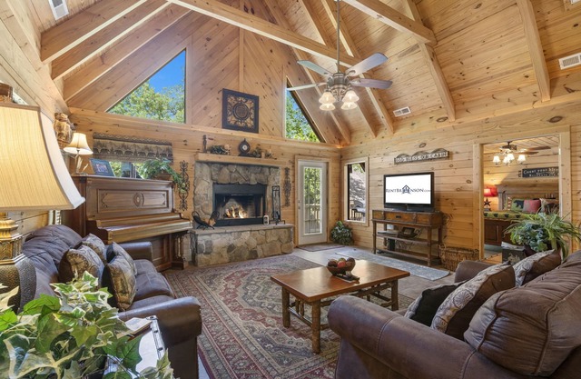 Amazing Premium Cabin, HotTub, Piano, Cerca de espectáculos, Near Big Cedar, Bañera de hidromasaje - Great Getaway