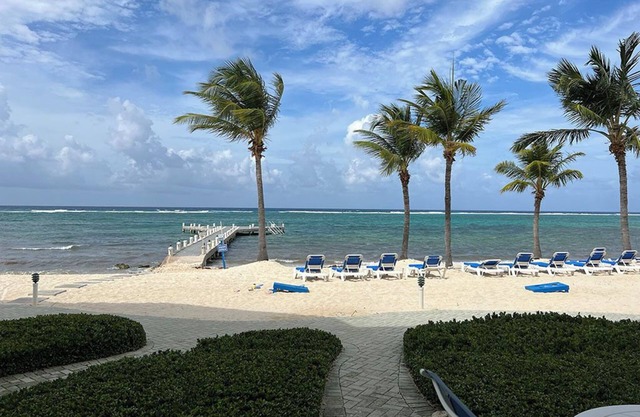 President's Wk-Oceanfront spacious beautiful Studio apartment with private patio
